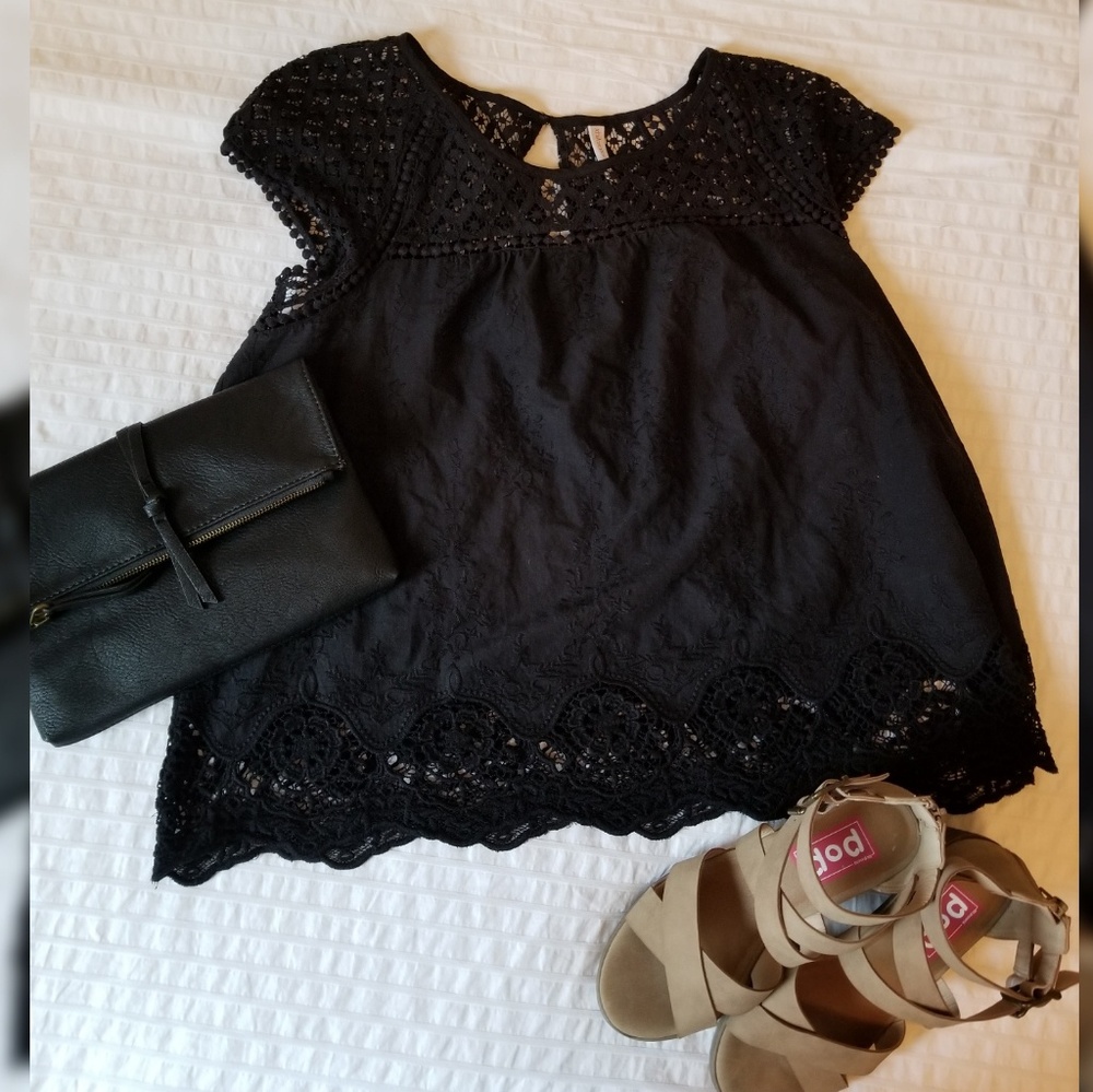 Xhilaration crochet top